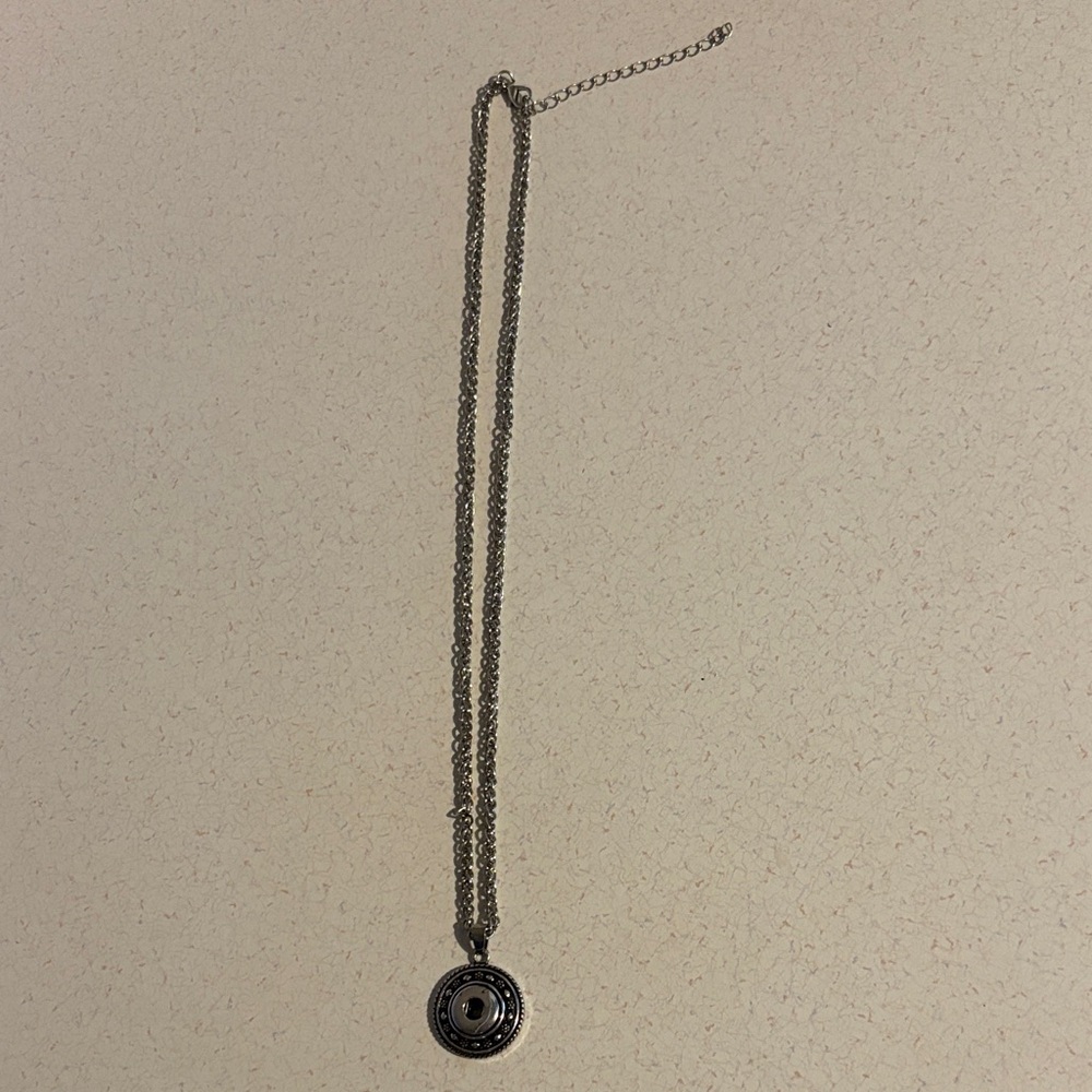 Silver Snap Pendant Necklace